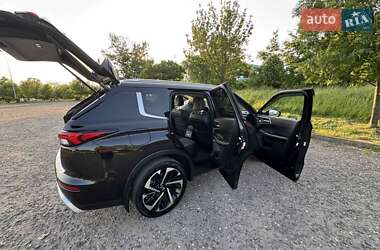 Внедорожник / Кроссовер Mitsubishi Outlander 2022 в Ужгороде