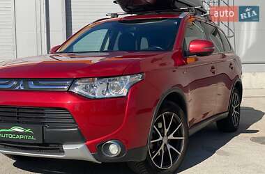 Внедорожник / Кроссовер Mitsubishi Outlander 2014 в 