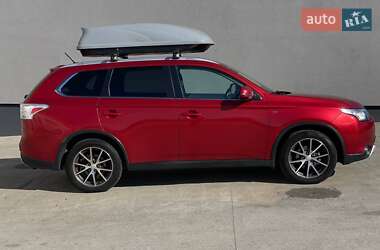 Внедорожник / Кроссовер Mitsubishi Outlander 2014 в 