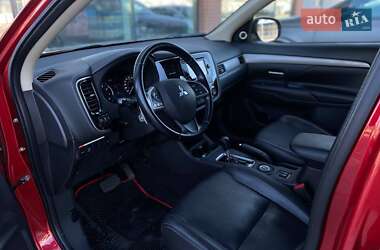 Внедорожник / Кроссовер Mitsubishi Outlander 2014 в 
