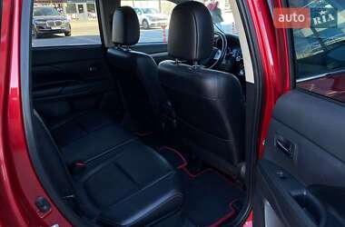 Внедорожник / Кроссовер Mitsubishi Outlander 2014 в 