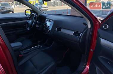 Внедорожник / Кроссовер Mitsubishi Outlander 2014 в 