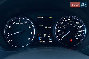 Внедорожник / Кроссовер Mitsubishi Outlander 2014 в 