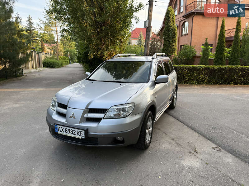 Внедорожник / Кроссовер Mitsubishi Outlander 2006 в 