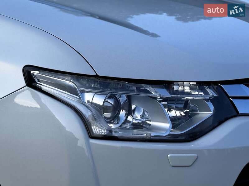 Внедорожник / Кроссовер Mitsubishi Outlander 2015 в Дрогобыче