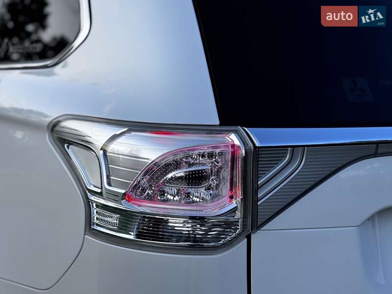 Внедорожник / Кроссовер Mitsubishi Outlander 2015 в Дрогобыче