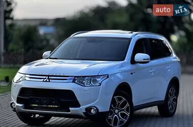 Внедорожник / Кроссовер Mitsubishi Outlander 2016 в Дрогобыче