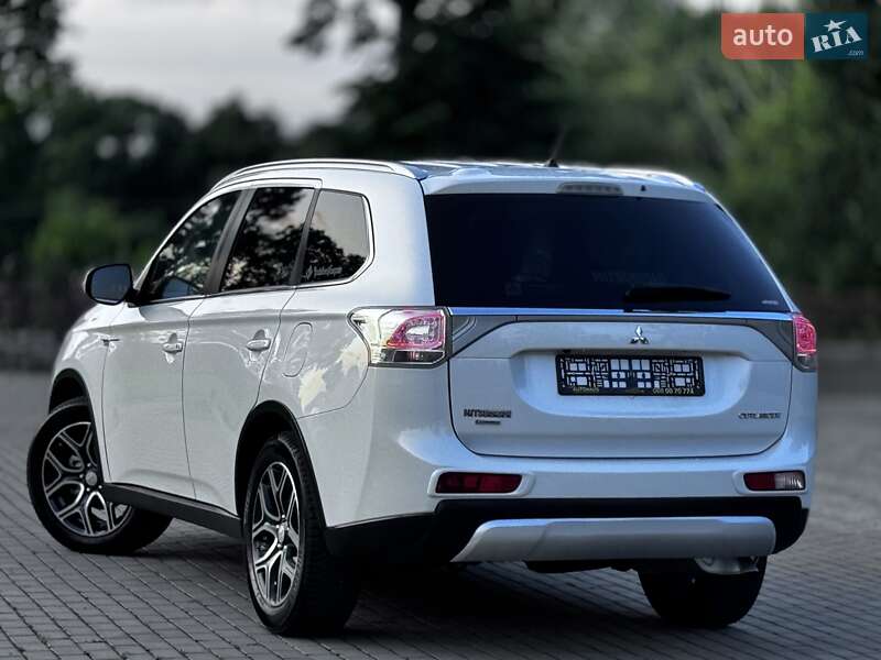 Внедорожник / Кроссовер Mitsubishi Outlander 2015 в Дрогобыче