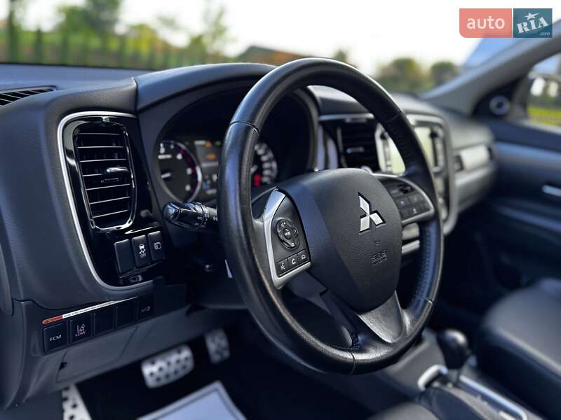 Внедорожник / Кроссовер Mitsubishi Outlander 2015 в Дрогобыче