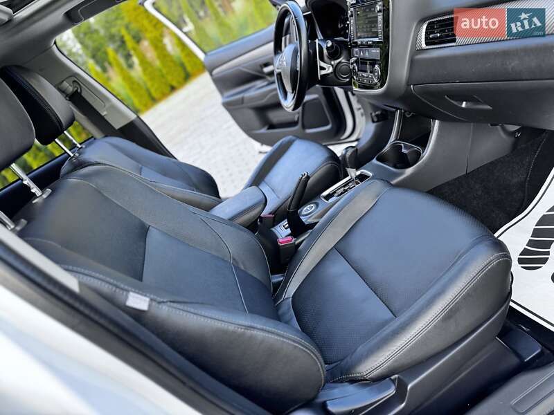 Внедорожник / Кроссовер Mitsubishi Outlander 2015 в Дрогобыче