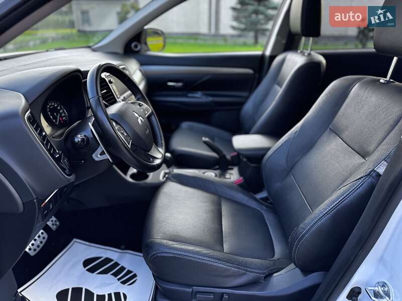 Внедорожник / Кроссовер Mitsubishi Outlander 2015 в Дрогобыче