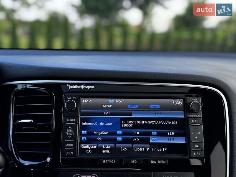 Внедорожник / Кроссовер Mitsubishi Outlander 2015 в Дрогобыче