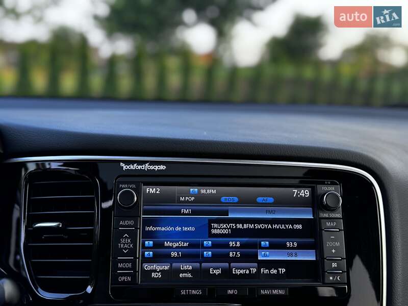 Внедорожник / Кроссовер Mitsubishi Outlander 2015 в Дрогобыче