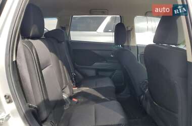 Внедорожник / Кроссовер Mitsubishi Outlander 2019 в 