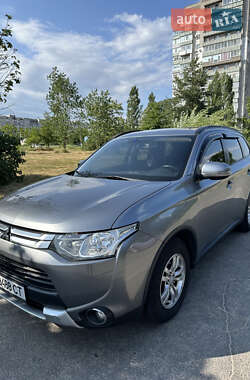 Внедорожник / Кроссовер Mitsubishi Outlander 2014 в Горишних Плавнях