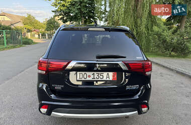 Внедорожник / Кроссовер Mitsubishi Outlander 2018 в 