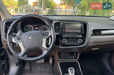 Внедорожник / Кроссовер Mitsubishi Outlander 2018 в 