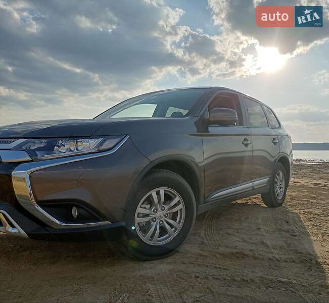 Внедорожник / Кроссовер Mitsubishi Outlander 2021 в Одессе