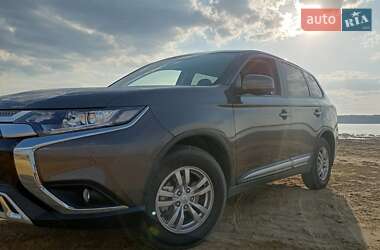 Внедорожник / Кроссовер Mitsubishi Outlander 2021 в 