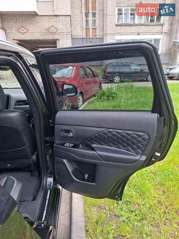 Внедорожник / Кроссовер Mitsubishi Outlander 2019 в Шептицькому