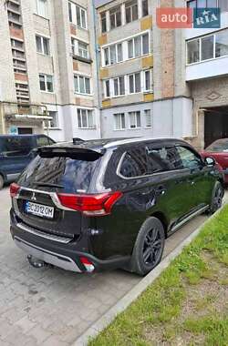 Внедорожник / Кроссовер Mitsubishi Outlander 2019 в 