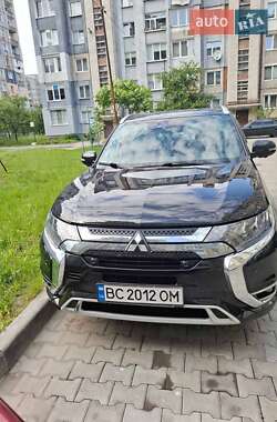 Внедорожник / Кроссовер Mitsubishi Outlander 2019 в 