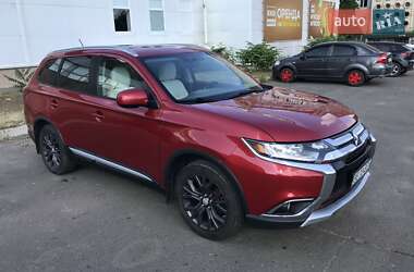 Внедорожник / Кроссовер Mitsubishi Outlander 2016 в Николаеве