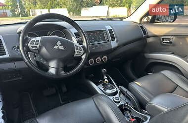 Внедорожник / Кроссовер Mitsubishi Outlander 2010 в 