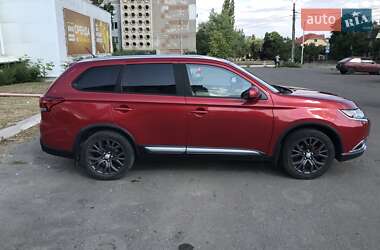 Внедорожник / Кроссовер Mitsubishi Outlander 2016 в 