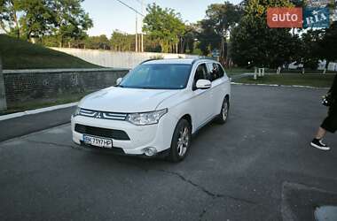 Внедорожник / Кроссовер Mitsubishi Outlander 2013 в Вараше