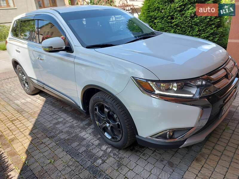 Позашляховик / Кросовер Mitsubishi Outlander 2016 в Івано-Франківську