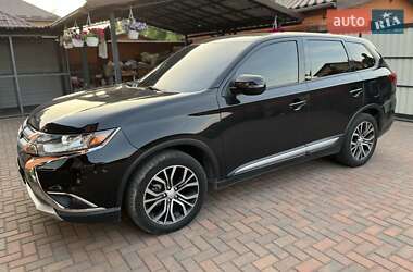 Позашляховик / Кросовер Mitsubishi Outlander 2016 в Житомирі