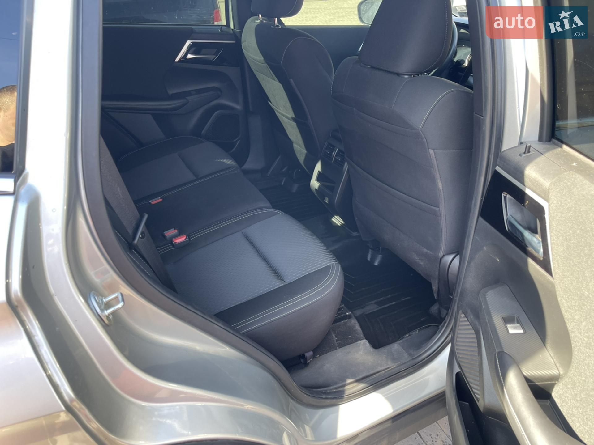 2021 Mitsubishi Outlander - мініатюра 16