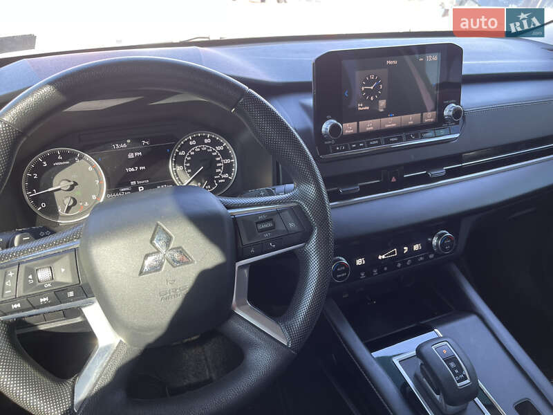 Внедорожник / Кроссовер Mitsubishi Outlander 2021 в Хмельницком