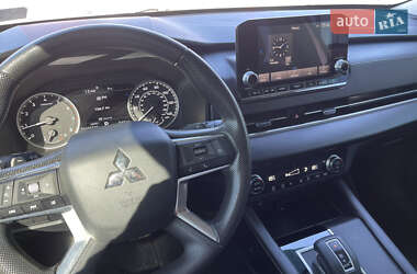 Внедорожник / Кроссовер Mitsubishi Outlander 2021 в 
