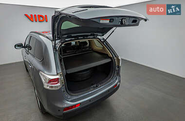 Внедорожник / Кроссовер Mitsubishi Outlander 2013 в 