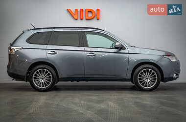 Внедорожник / Кроссовер Mitsubishi Outlander 2013 в 