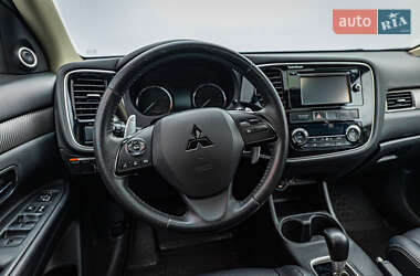 Внедорожник / Кроссовер Mitsubishi Outlander 2013 в 