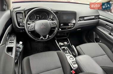 Внедорожник / Кроссовер Mitsubishi Outlander 2023 в 