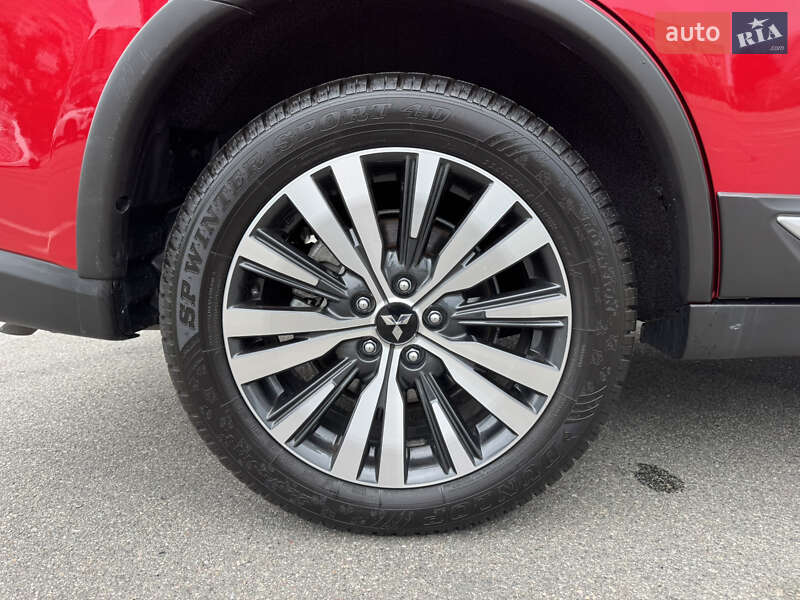 Внедорожник / Кроссовер Mitsubishi Outlander 2023 в Киеве