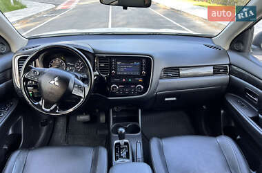 Внедорожник / Кроссовер Mitsubishi Outlander 2015 в 