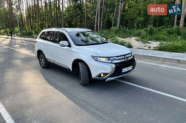 Внедорожник / Кроссовер Mitsubishi Outlander 2015 в 