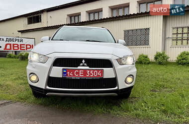 Внедорожник / Кроссовер Mitsubishi Outlander 2012 в 