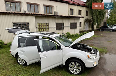 Внедорожник / Кроссовер Mitsubishi Outlander 2012 в 