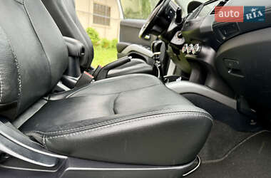 Внедорожник / Кроссовер Mitsubishi Outlander 2012 в 