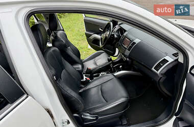 Внедорожник / Кроссовер Mitsubishi Outlander 2012 в 