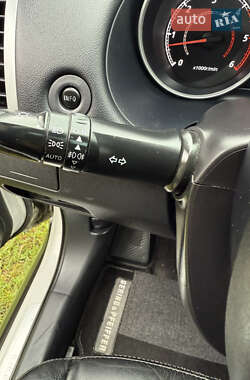 Внедорожник / Кроссовер Mitsubishi Outlander 2012 в 