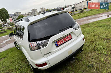Внедорожник / Кроссовер Mitsubishi Outlander 2012 в 
