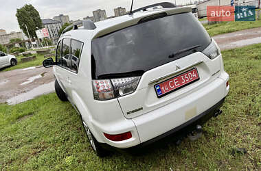 Внедорожник / Кроссовер Mitsubishi Outlander 2012 в 