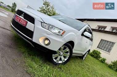 Внедорожник / Кроссовер Mitsubishi Outlander 2012 в 